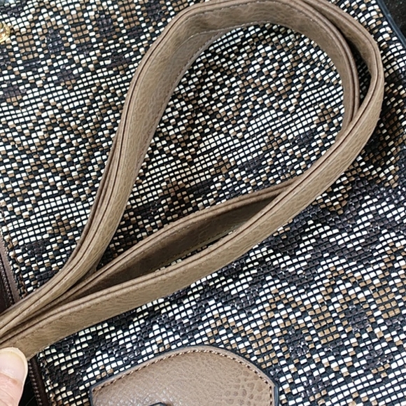 Gussaci Crossbody Leather Bag - Picture 9 of 10